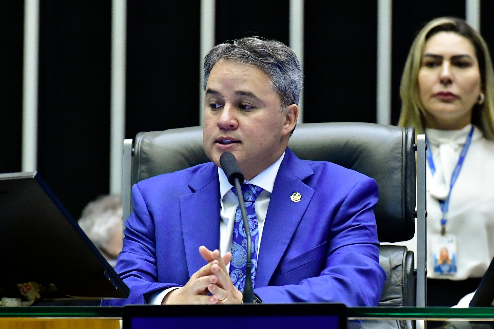 Efraim Filho &eacute; autor do projeto sobre desonera&ccedil;&atilde;o 