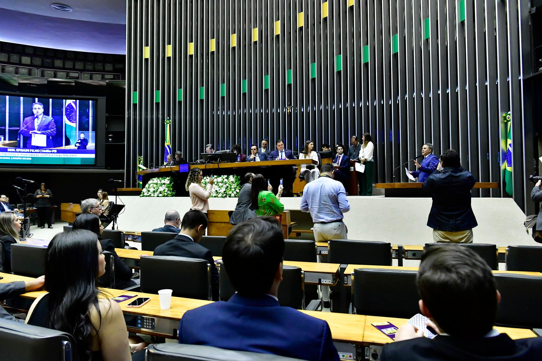 Vota&ccedil;&atilde;o sobre desonera&ccedil;&atilde;o &eacute; adiada 