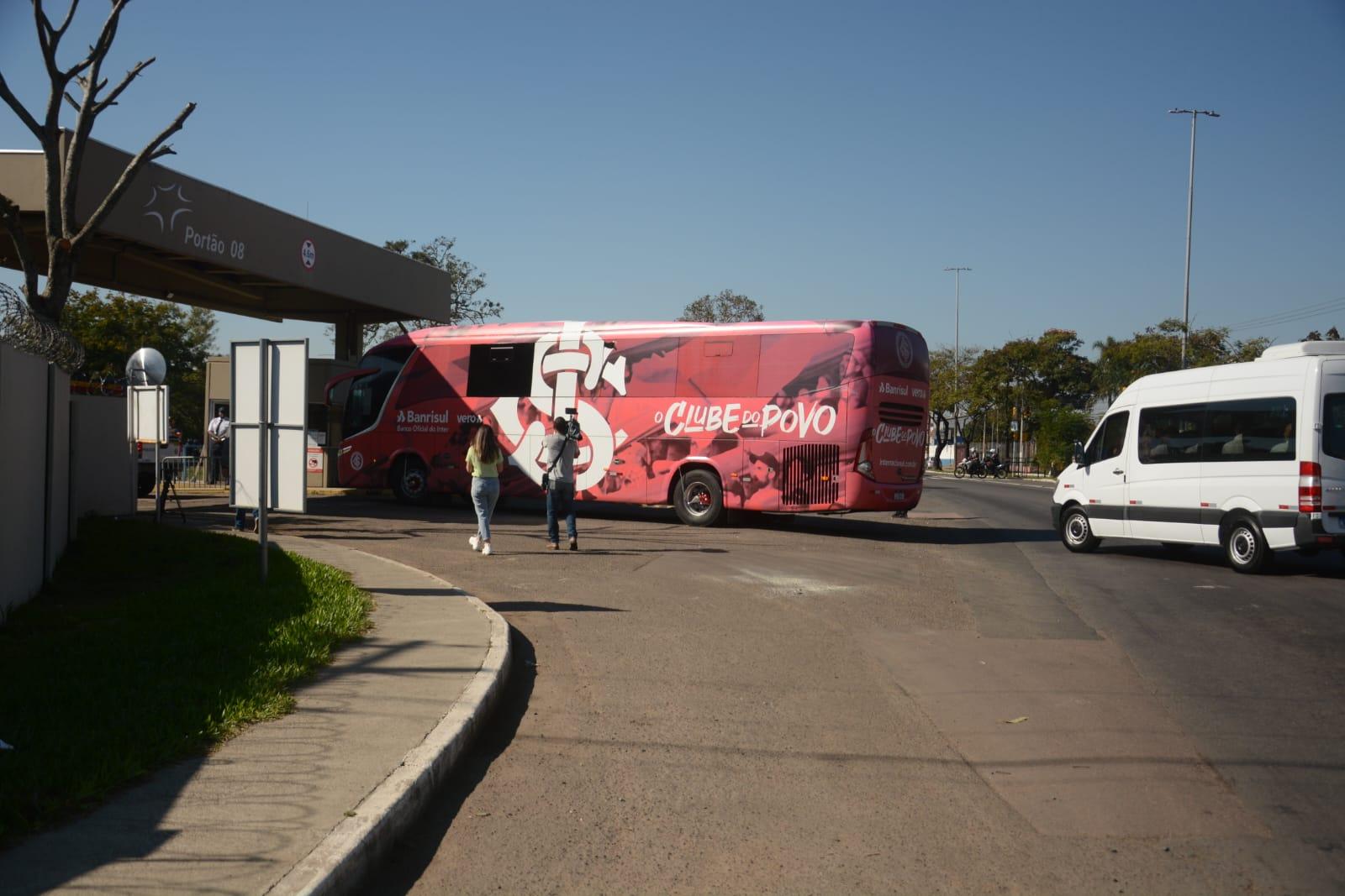 Chegada da delega&ccedil;&atilde;o ao Salgado Filho foi sem tumulto