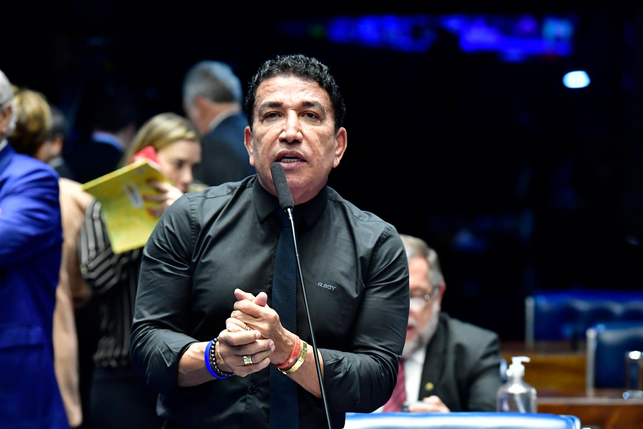 Senador falava sobre caso do jogador de futebol Vin&iacute;cius Junior, que sofreu ataques racistas nesse domingo, na Espanha