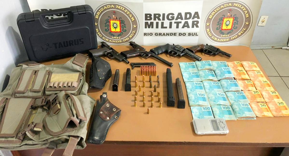 Cerca de R$ 9,6 mil em dinheiro oriundo do tr&aacute;fico de drogas tamb&eacute;m foi recolhido
