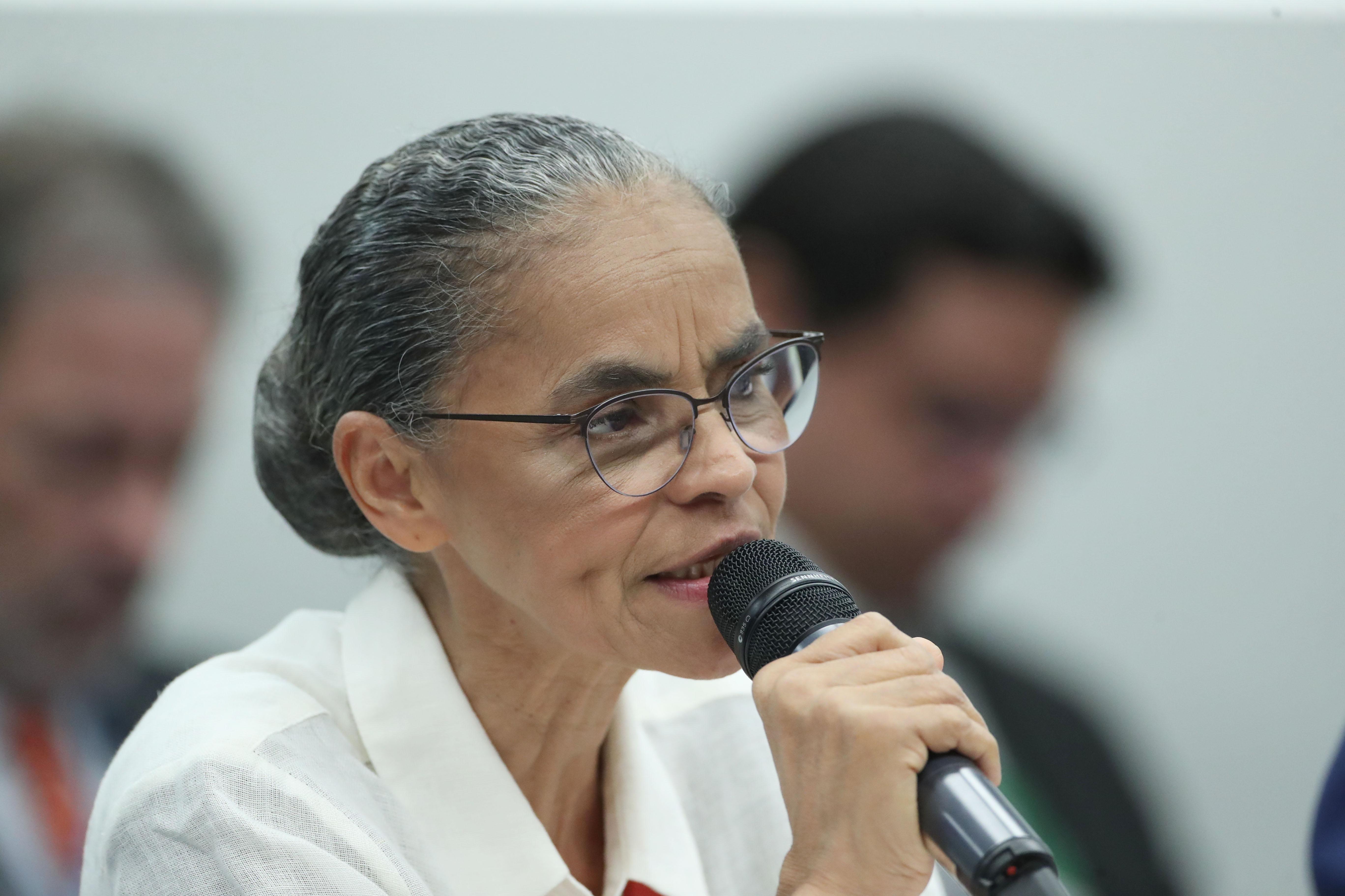 Enfraquecida no governo, Marina Silva &eacute; ovacionada em evento no Planalto com Lula e Haddad