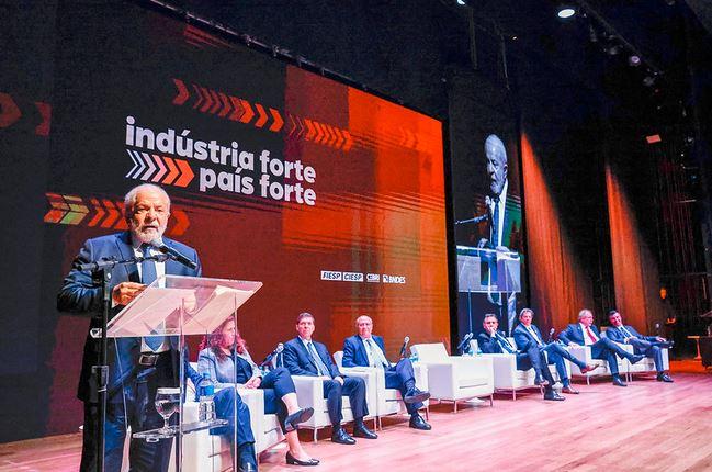 Lula em discurso na Fiesp