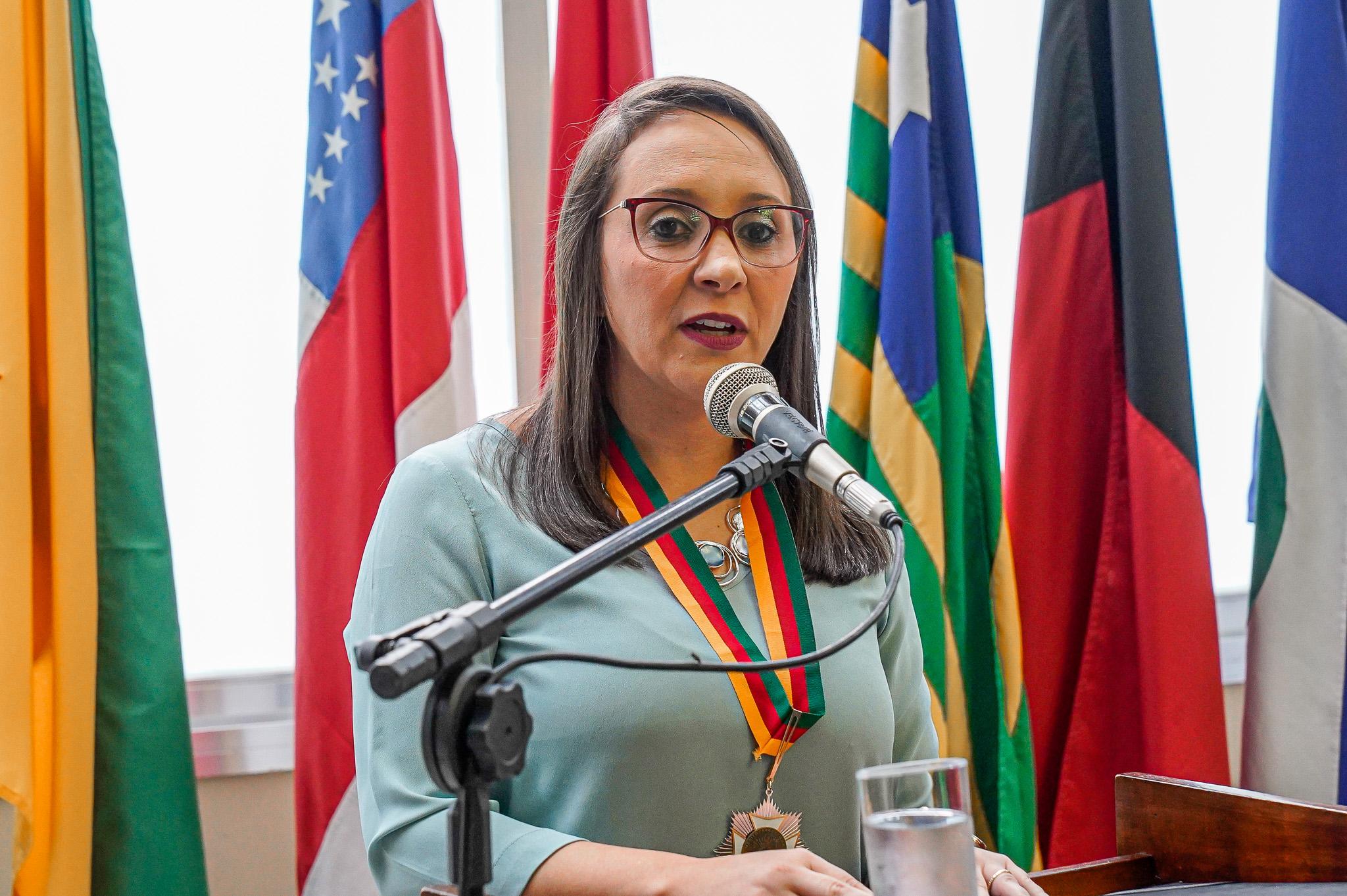 Renata Abreu recebeu a Medalha do M&eacute;rito Farroupilha e participou de atividades do Podemos no RS