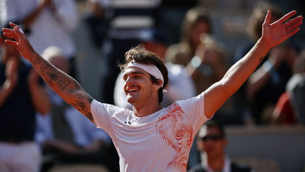 Tenista, que &eacute; o n&uacute;mero 172 no ranking, venceu Daniil Medvedev por 3 sets a 2, em partida que durou mais de quatro horas