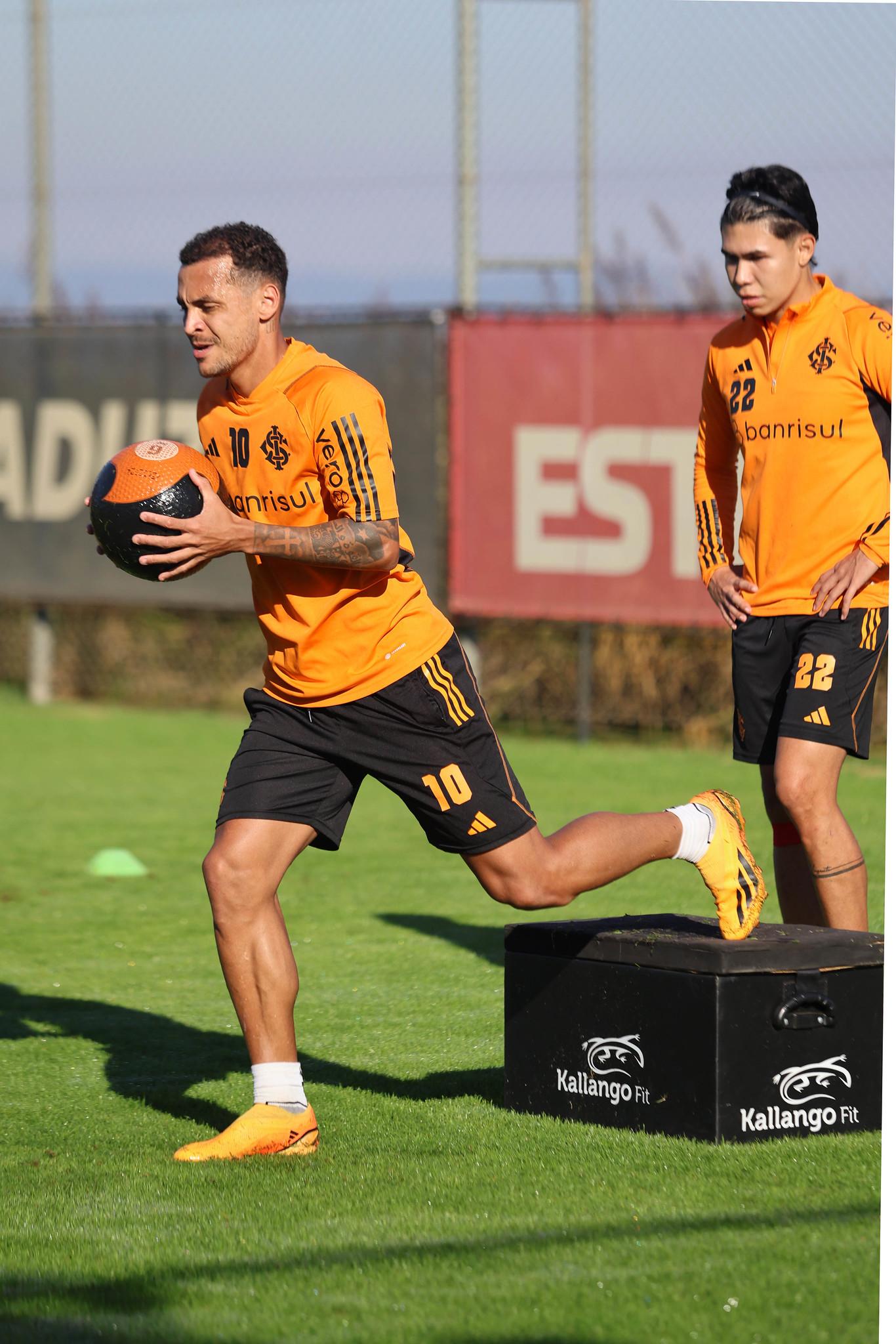 Inter encara Santos na Vila Belmiro em busca de remobiliza&ccedil;&atilde;o