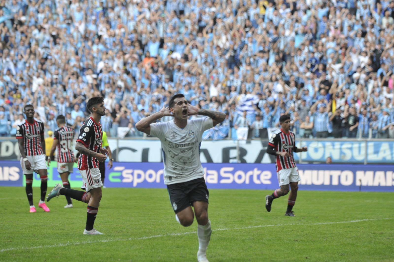 Cristaldo, de p&ecirc;nalti, come&ccedil;ou a rea&ccedil;&atilde;o gremista 