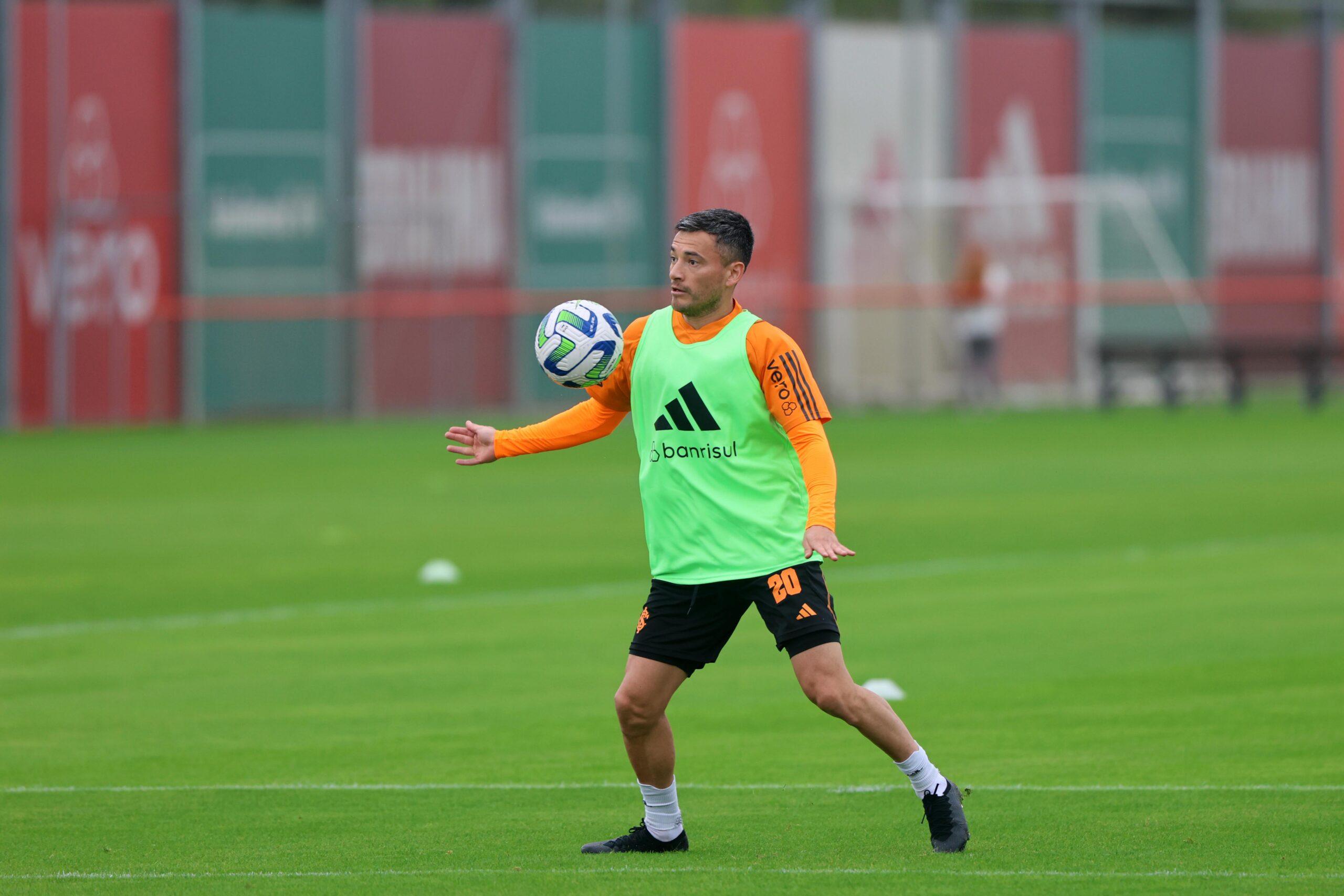 Expectativa &eacute; que chileno atue contra o Coritiba, no Couto Pereira, no final do m&ecirc;s