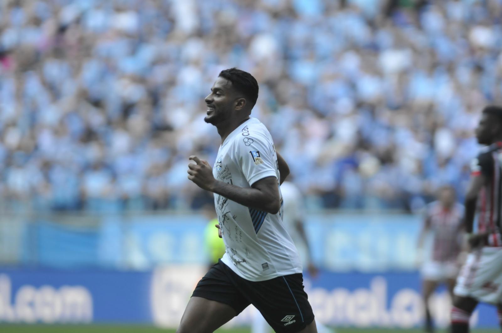 Reinaldo marcou um dos gols da vit&oacute;ria sobre o S&atilde;o Paulo 