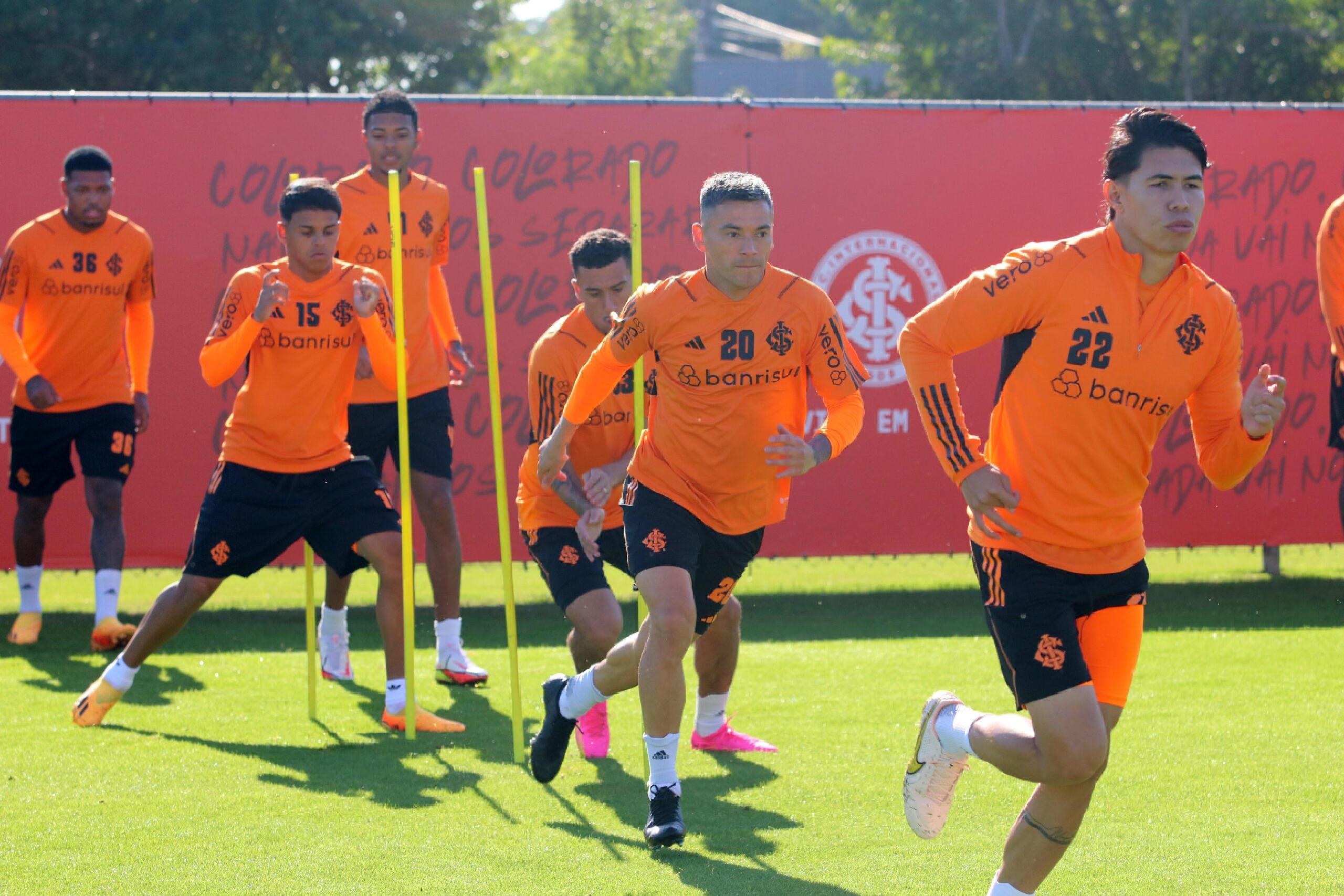 Chileno treinou normalmente pela manh&atilde; e est&aacute; &agrave; disposi&ccedil;&atilde;o de Mano 