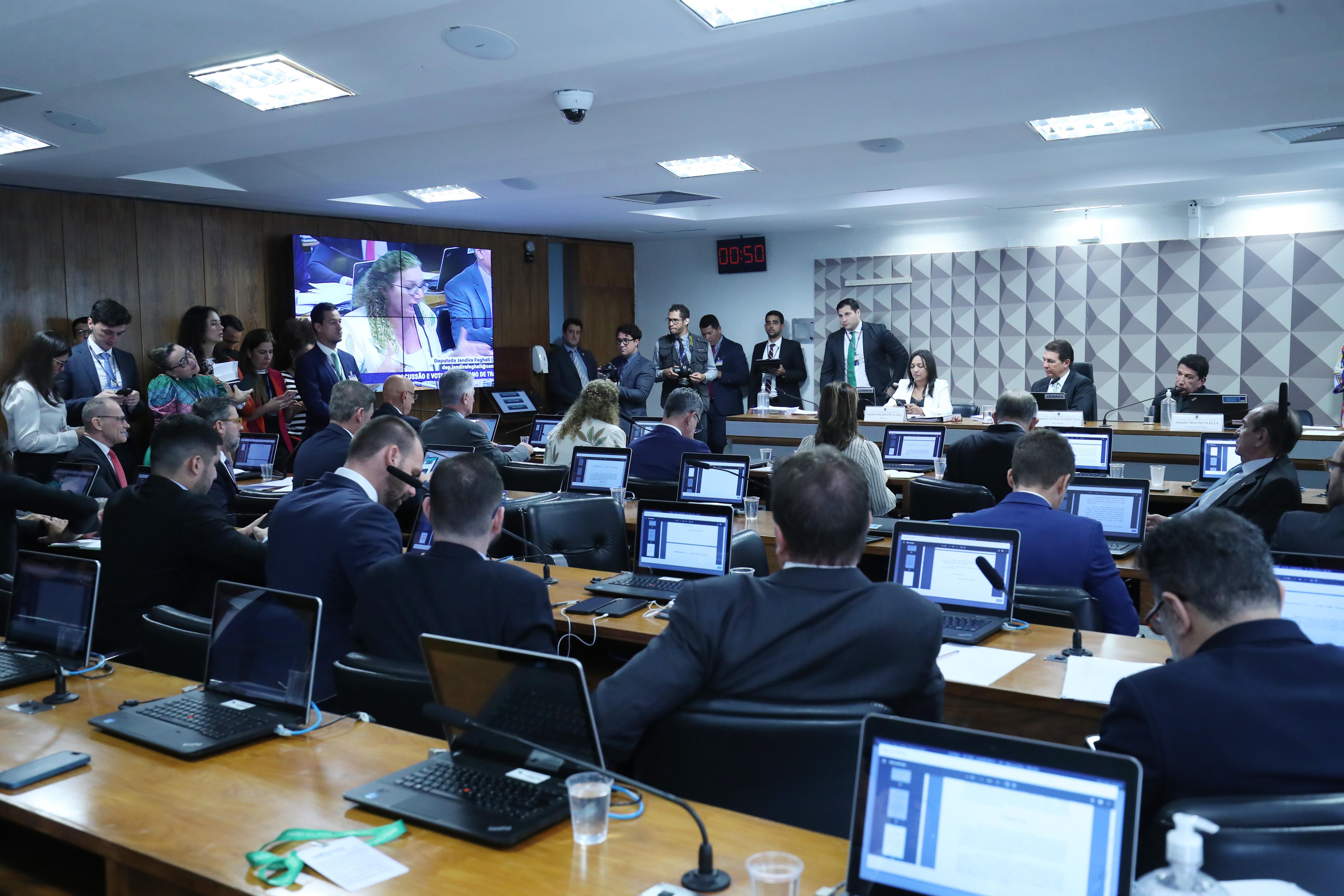 Ap&oacute;s aprova&ccedil;&atilde;o do plano, comiss&atilde;o retoma os trabalhos na pr&oacute;xima ter&ccedil;a-feira