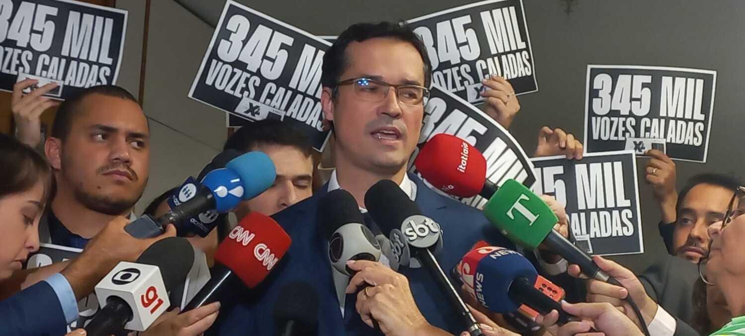 Dallagnol durante coletiva na C&acirc;mara