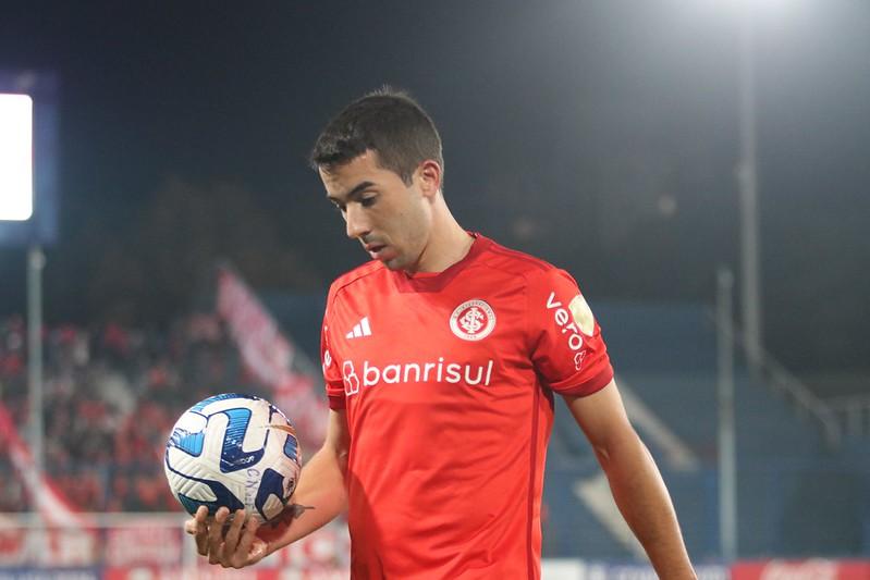 Jogador se lesionou durante a partida contra o Nacional do Uruguai 