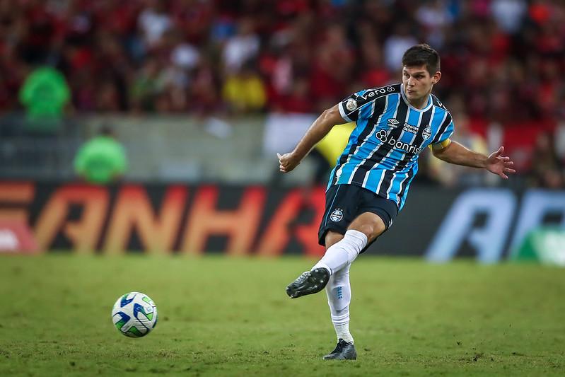 &Agrave; espera de op&ccedil;&otilde;es, Gr&ecirc;mio tem problema na defesa para resolver ap&oacute;s derrota para o Flamengo 