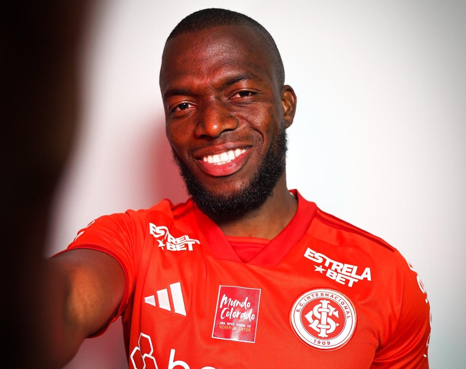 Valencia foi confirmado pelo Inter nesta segunda-feira