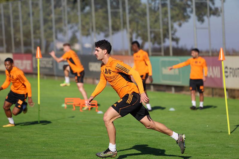 Johnny &eacute; um dos jogadores que pode ser negociado 