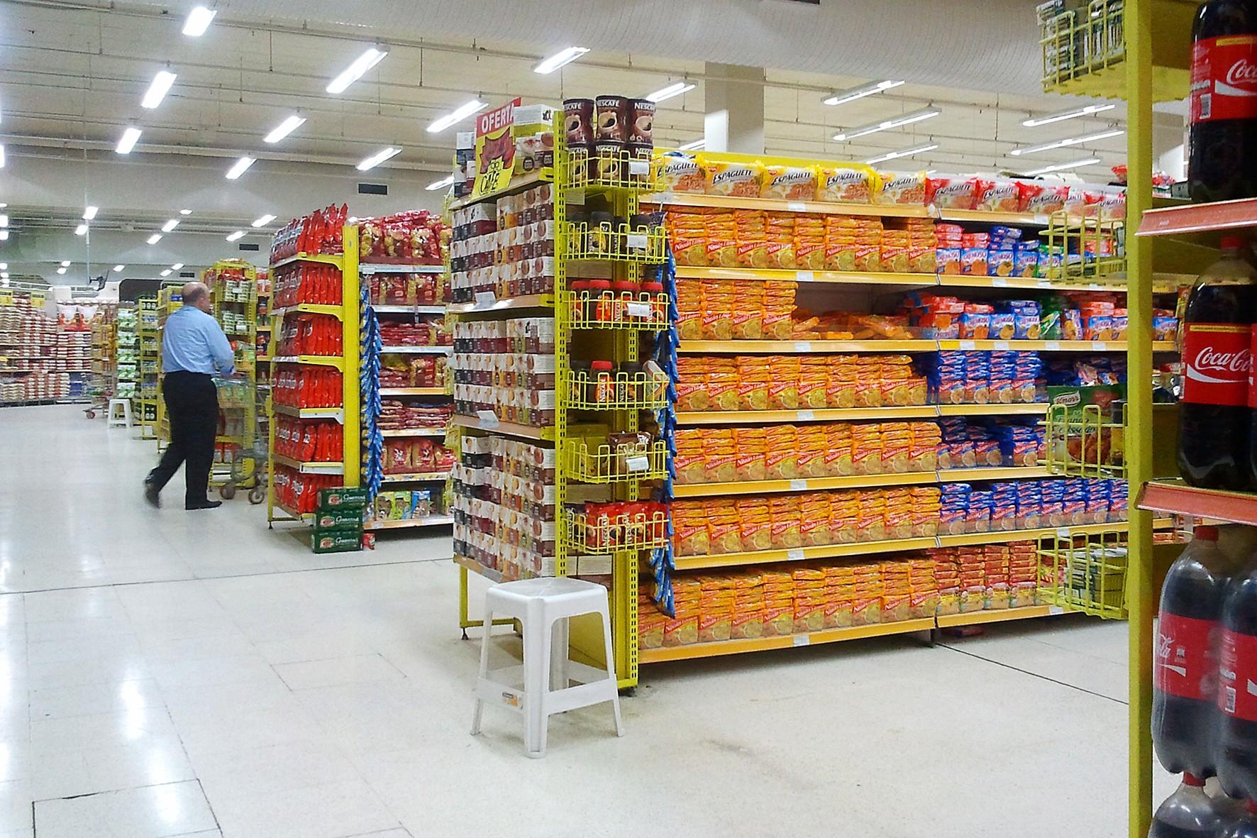Supermercados impulsionam leve crescimento das vendas do com&eacute;rcio em abril, aponta IBGE