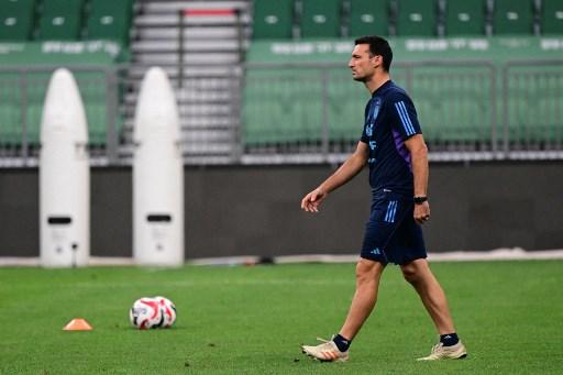 Para Scaloni &eacute; cedo falar se Messi estar&aacute; ou n&atilde;o na pr&oacute;xima Copa 