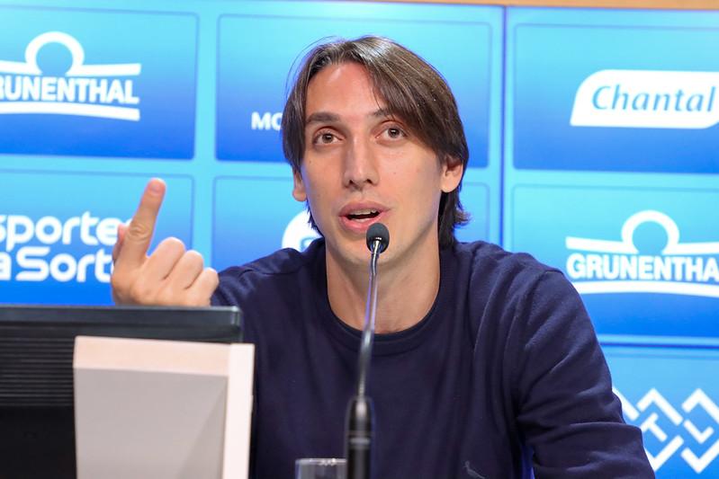 Zagueiro segue em recupera&ccedil;&atilde;o de les&atilde;o no menisco do joelho esquerdo 