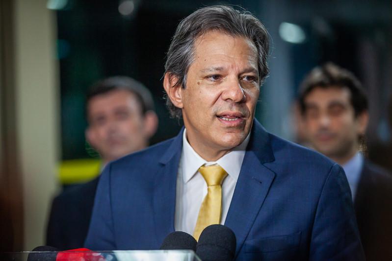 Haddad conversa sobre arcabou&ccedil;o no Senado e defende di&aacute;logo com C&acirc;mara para evitar surpresas