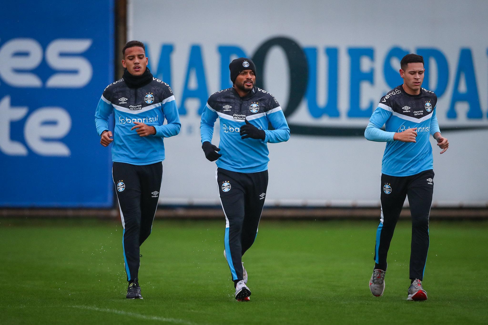 Gr&ecirc;mio retoma treinamentos com trabalhos f&iacute;sicos