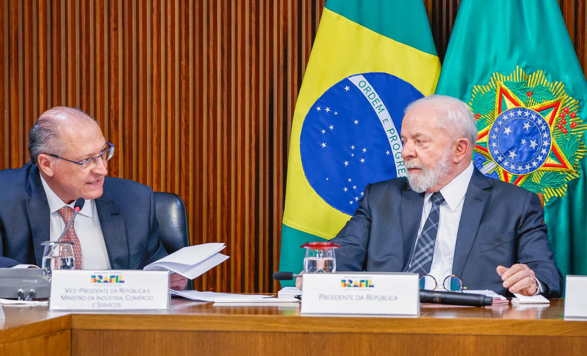 Em reuni&atilde;o, Lula pede estudos a Alckmin e Haddad sobre programa de carros populares