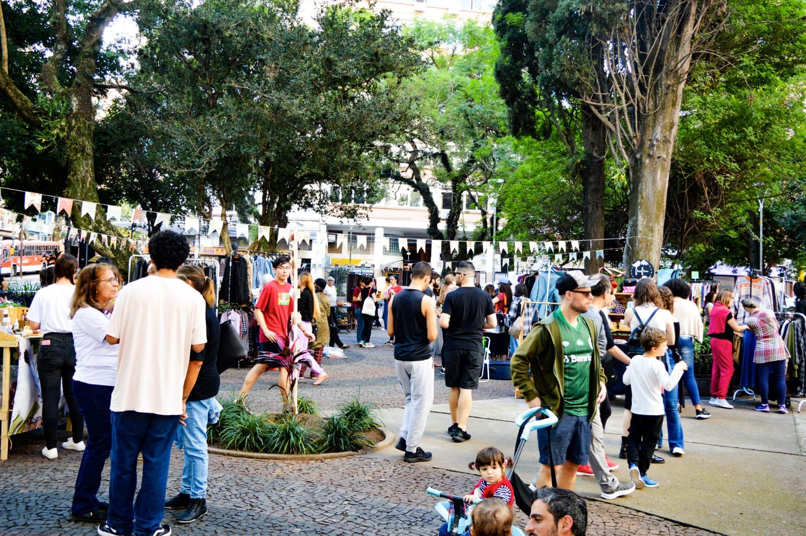 Coletivo de Rua recebe expositores e artistas neste s&aacute;bado