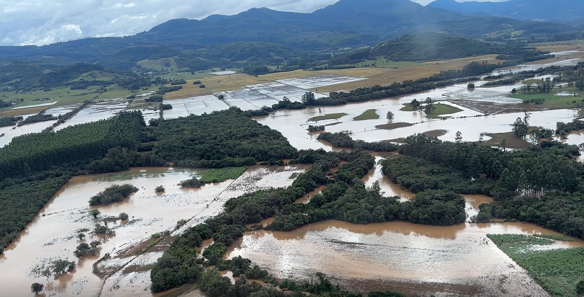 Ministros e governador vistoriaram &aacute;reas afetadas pelo ciclone