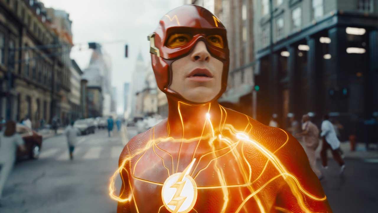 The Flash volta no tempo para tentar evitar a morte da m&atilde;e e desencadeia eventos tr&aacute;gicos