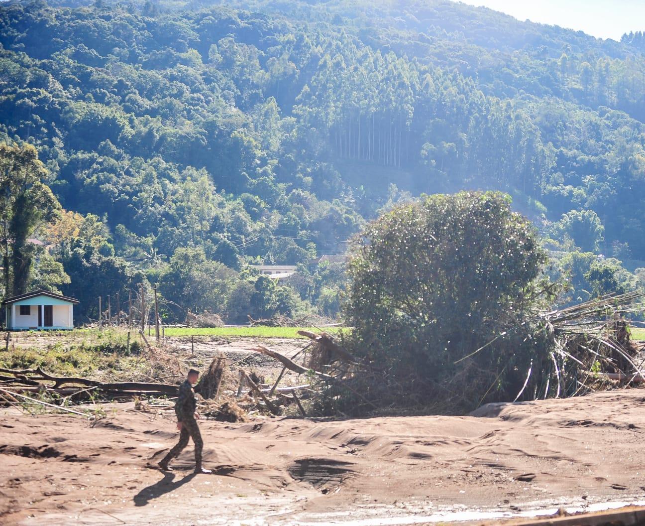 Buscas continuam em Cara&aacute;