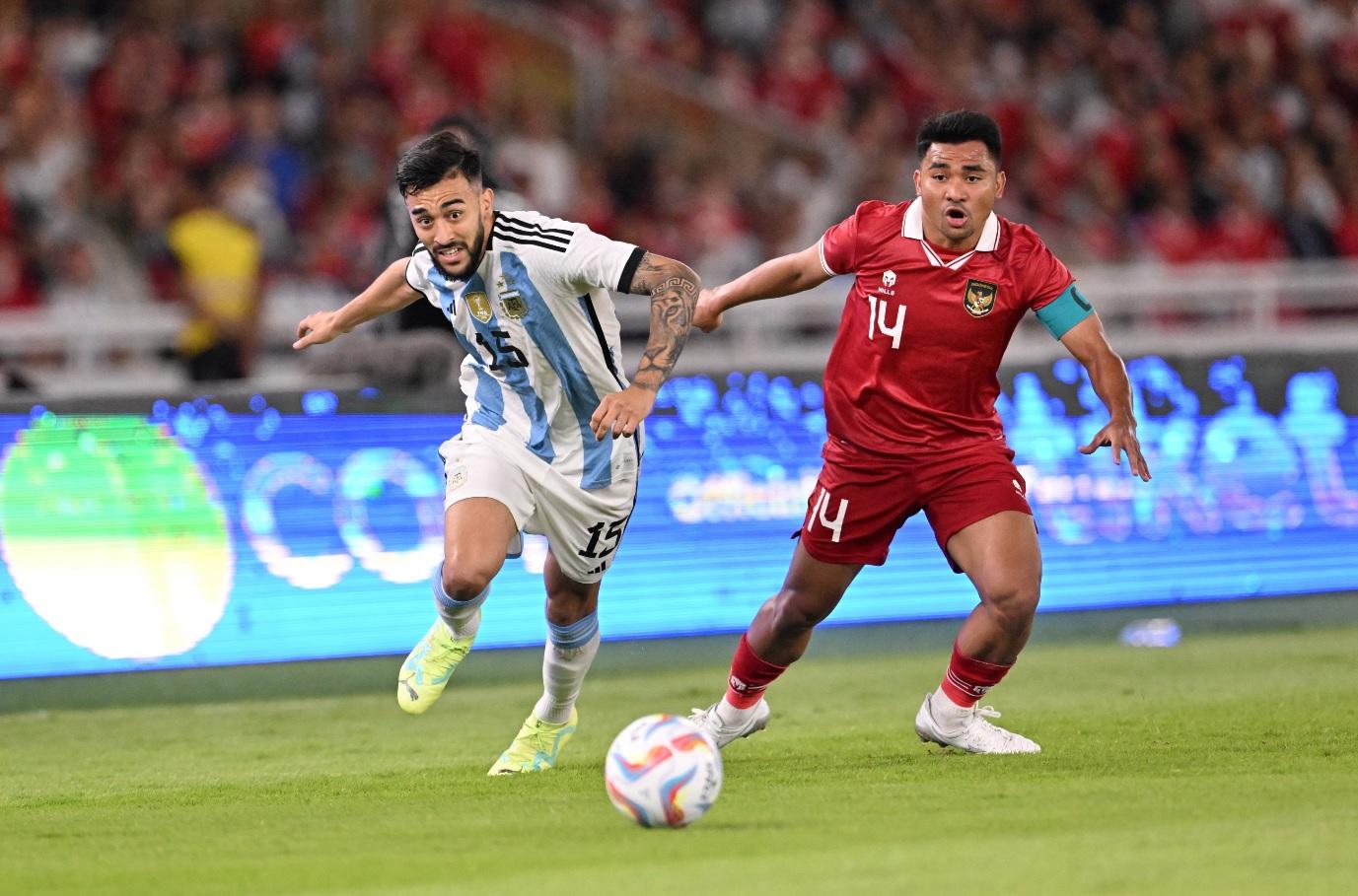 Sem Messi, Argentina vence Indon&eacute;sia por 2 a 0 em amistoso