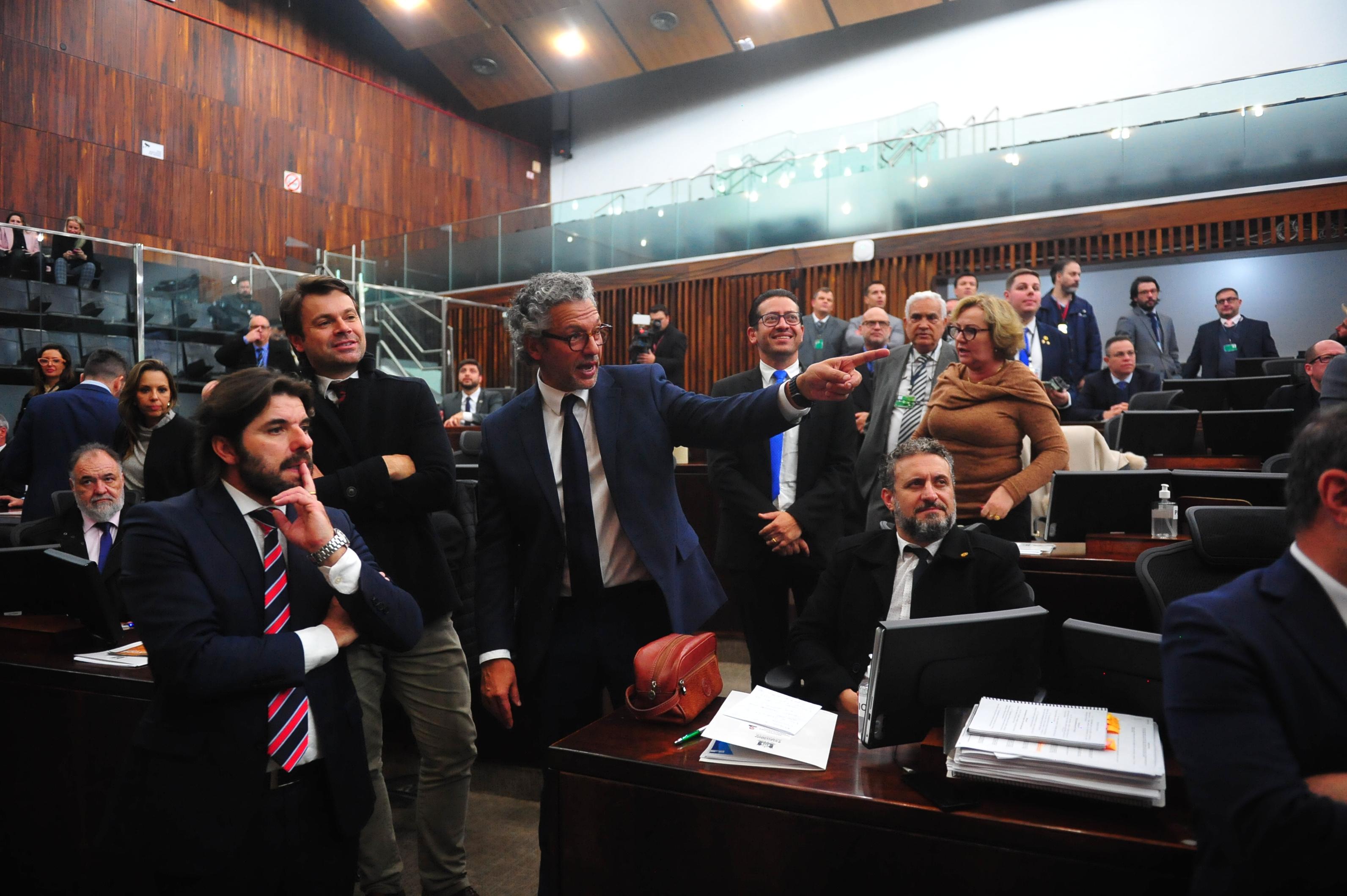 Foram 36 votos a favor e 16 contr&aacute;rios