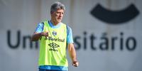 Renato pode mudar o esquema de jogo para enfrentar o Coelho
