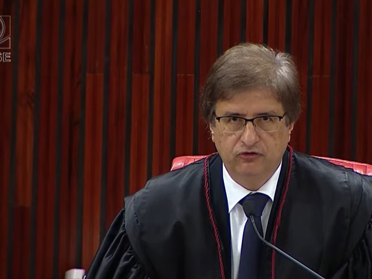Ação, que corre em sigilo na corte, apura a conduta de Bolsonaro durante a reunião com embaixadores Ação, que corre em sigilo na corte, apura a conduta de Bolsonaro durante a reunião com embaixadores