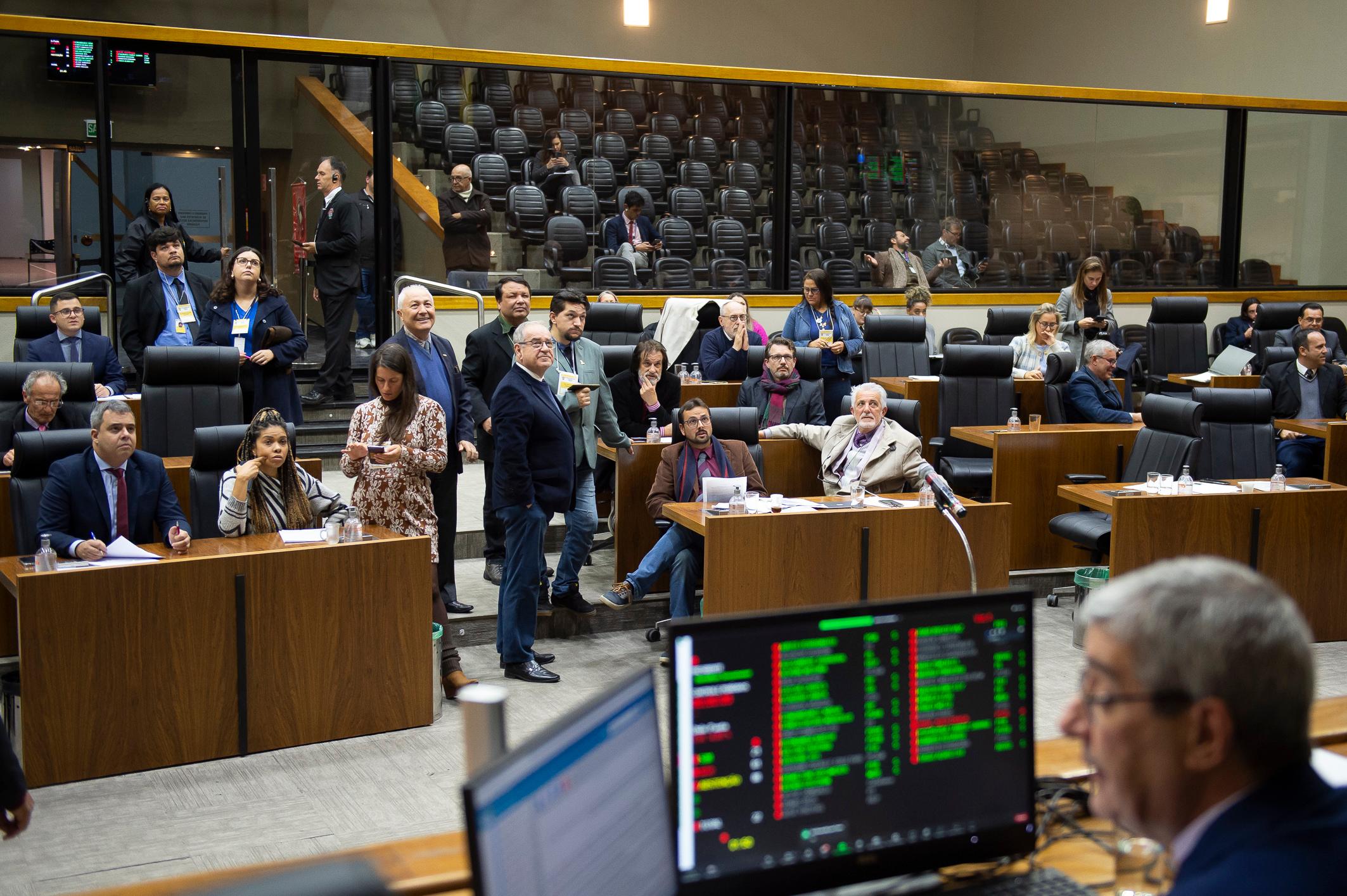 Segundo o l&iacute;der do governo na C&acirc;mara, Executivo n&atilde;o tem "pressa" para votar projetos