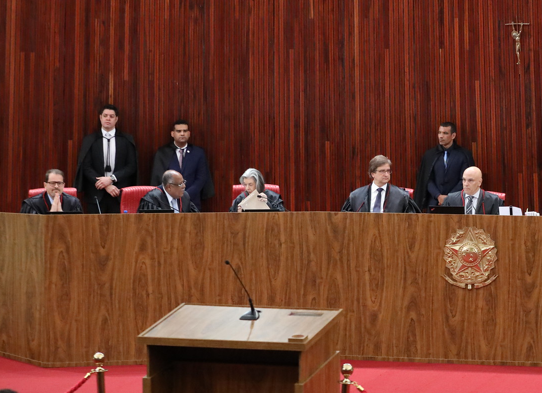 TSE seguir&aacute; an&aacute;lise na quinta-feira