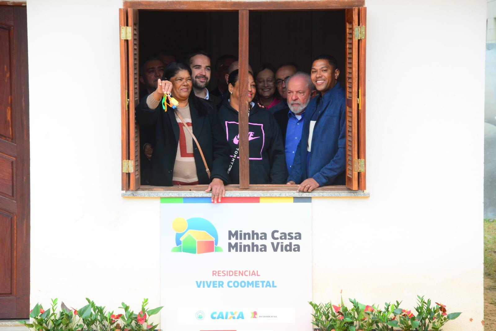 Lula inaugura casas do Programa Minha Casa, Minha Vida em Viam&atilde;o
