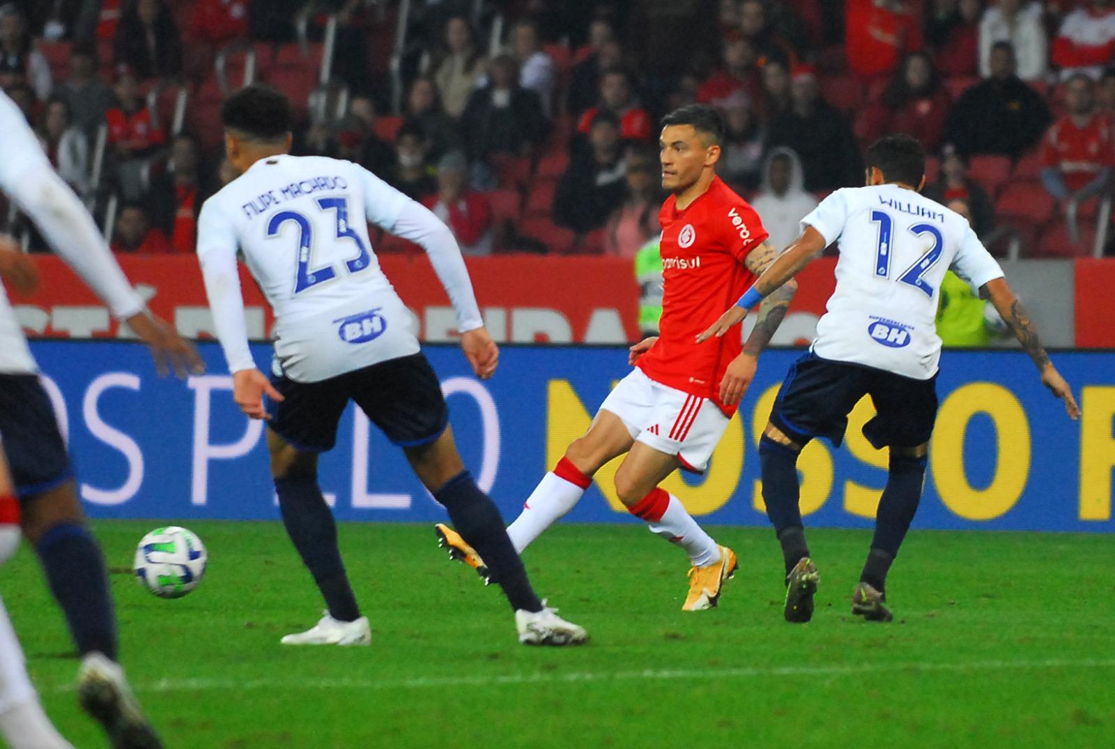 Volante reestreou pelo Colorado no &uacute;ltimo s&aacute;bado diante do Cruzeiro