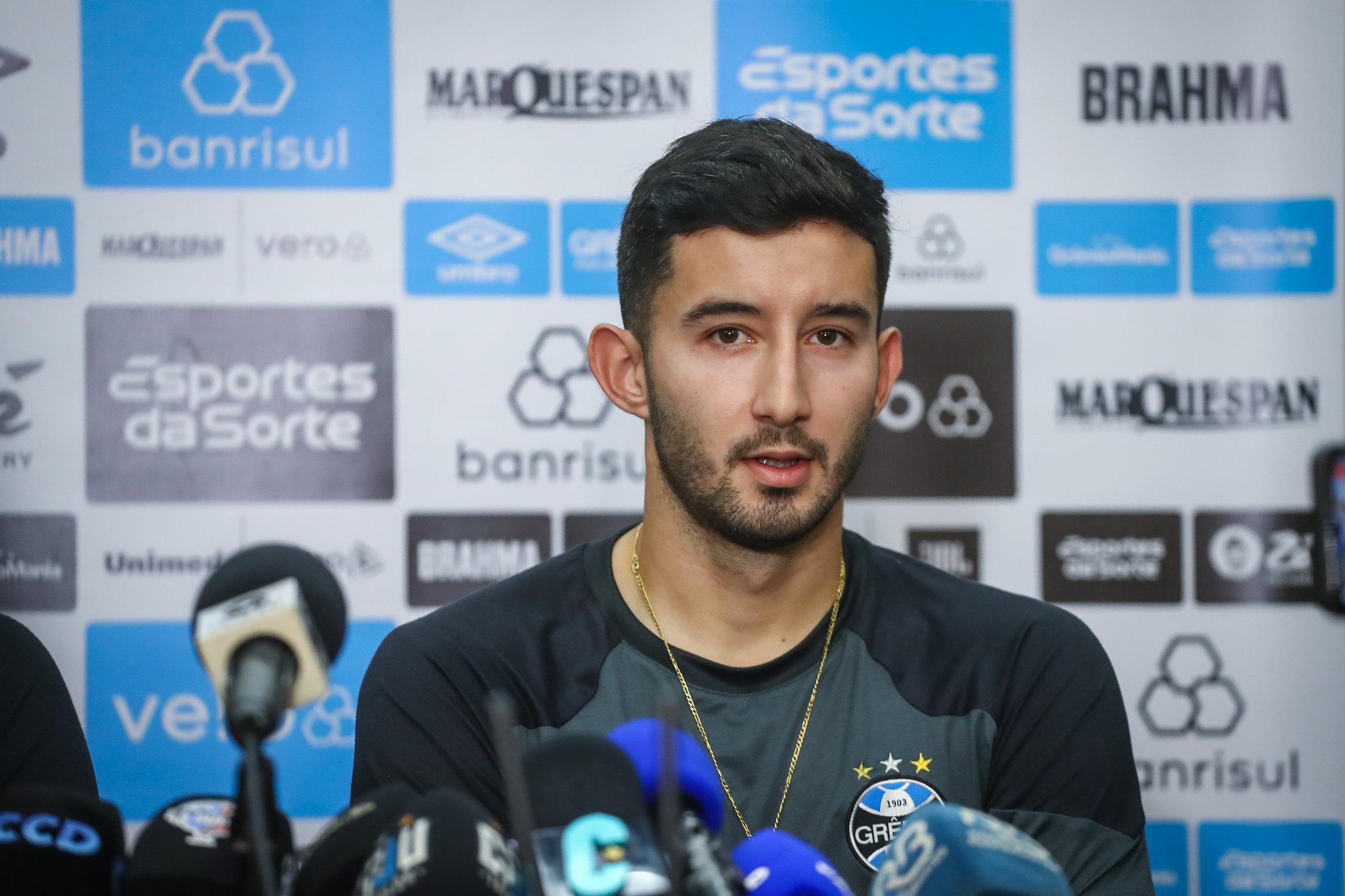 Volante revelou que est&aacute; curtindo fase artilheiro