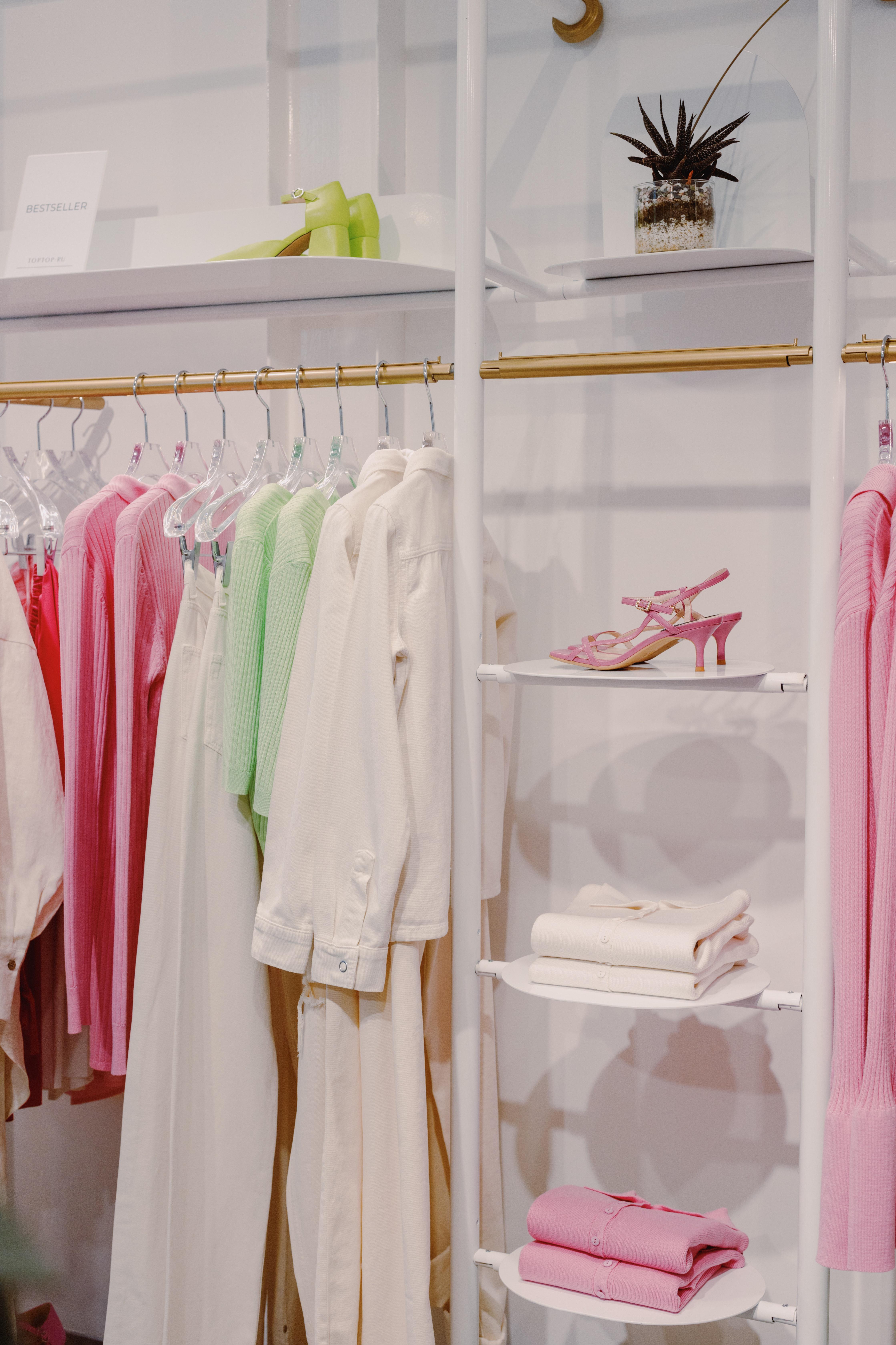 P&aacute;ginas estimulam pensamento cr&iacute;tico a respeito da ind&uacute;stria da moda