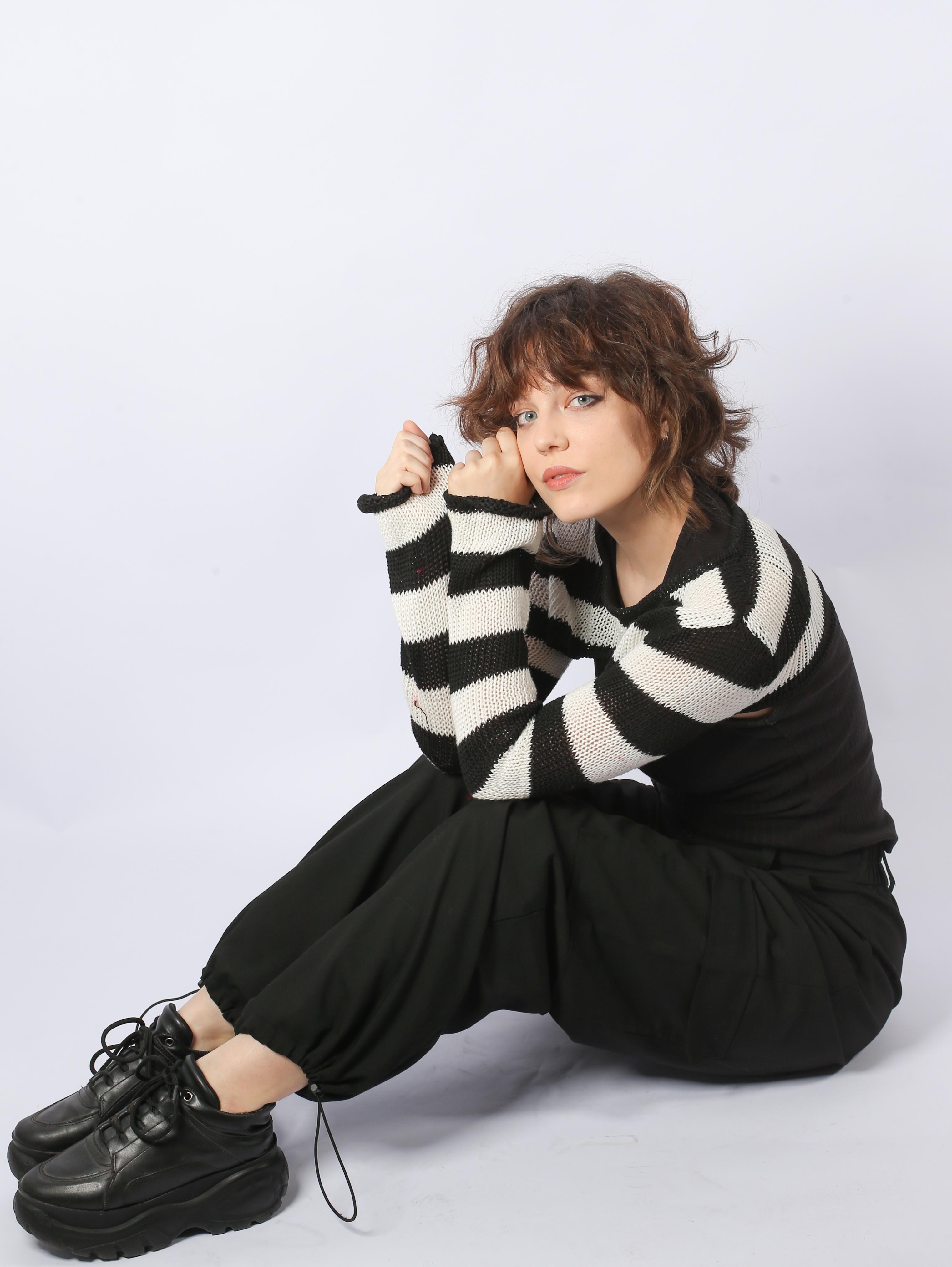 Com 22 anos e cinco de carreira, Ana tem novidades e est&aacute; no elenco da s&eacute;rie &lsquo;Tudo igual...SQN&rsquo;, da Disney, dando vida &agrave; jovem Beta