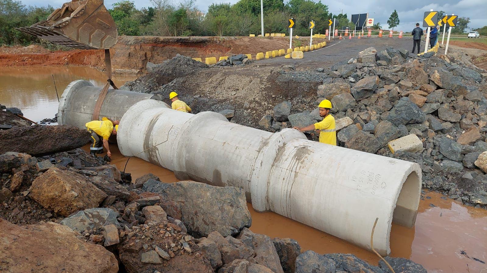 Trecho da ERS 474 que foi bloqueado na madrugada deste s&aacute;bado em fun&ccedil;&atilde;o da chuva