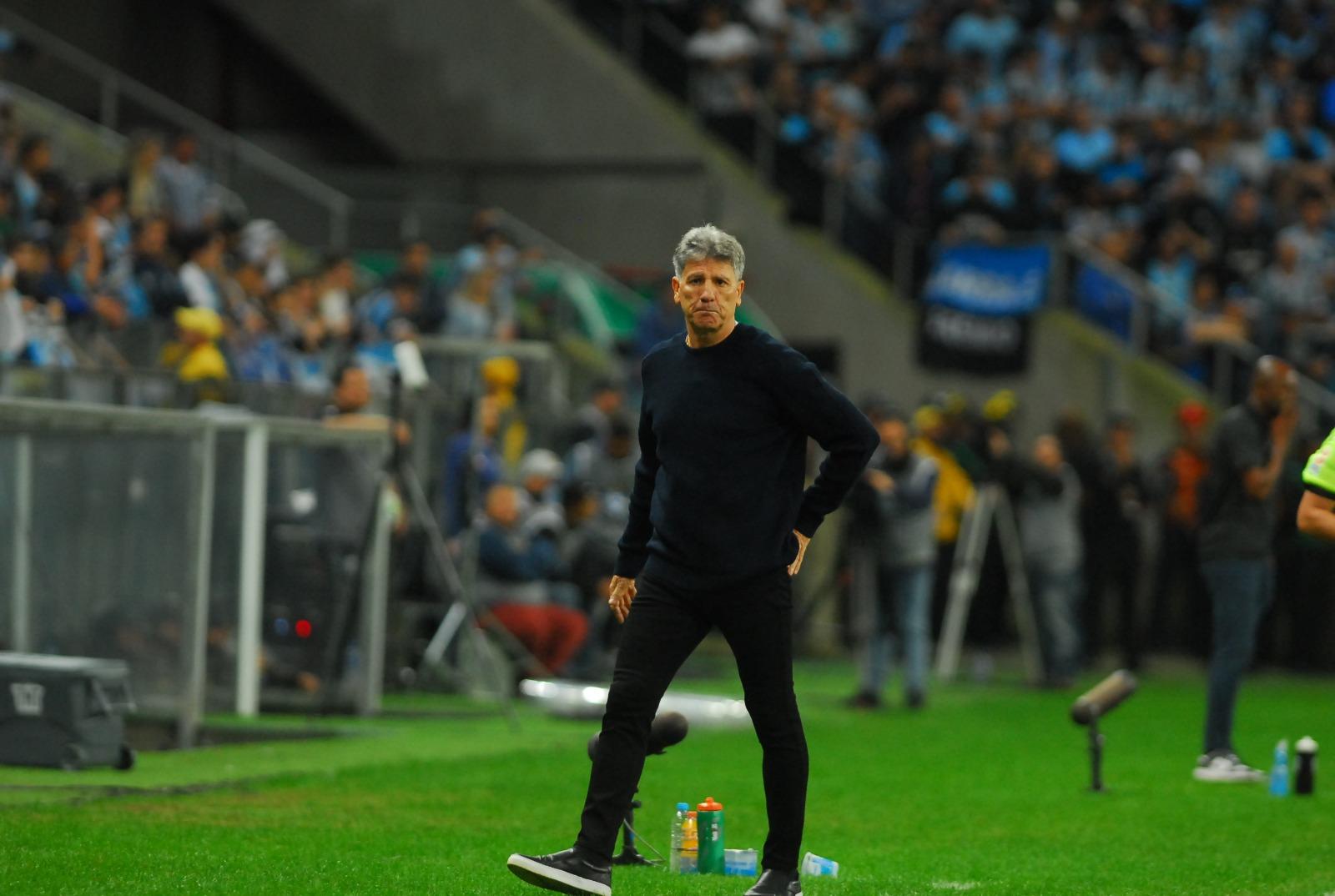 Renato elogia Gr&ecirc;mio e protesta por poss&iacute;vel p&ecirc;nalti em Bitello