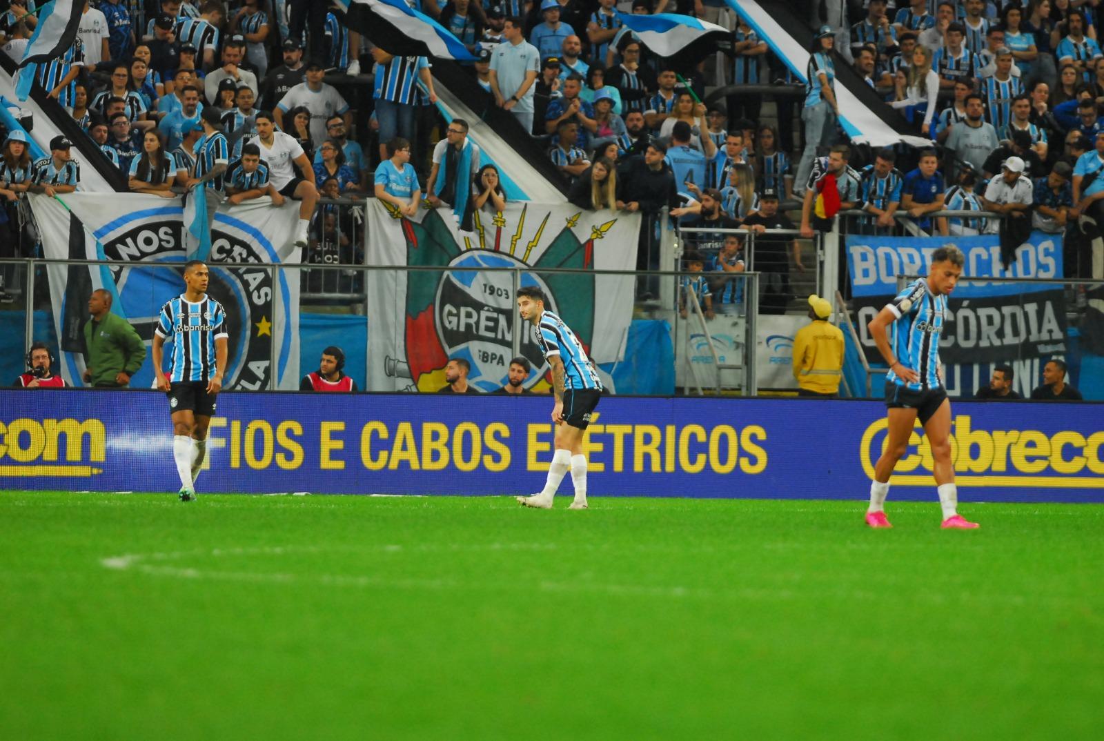 Falta de efici&ecirc;ncia ofensiva gera necessidade de ajustes no Gr&ecirc;mio 