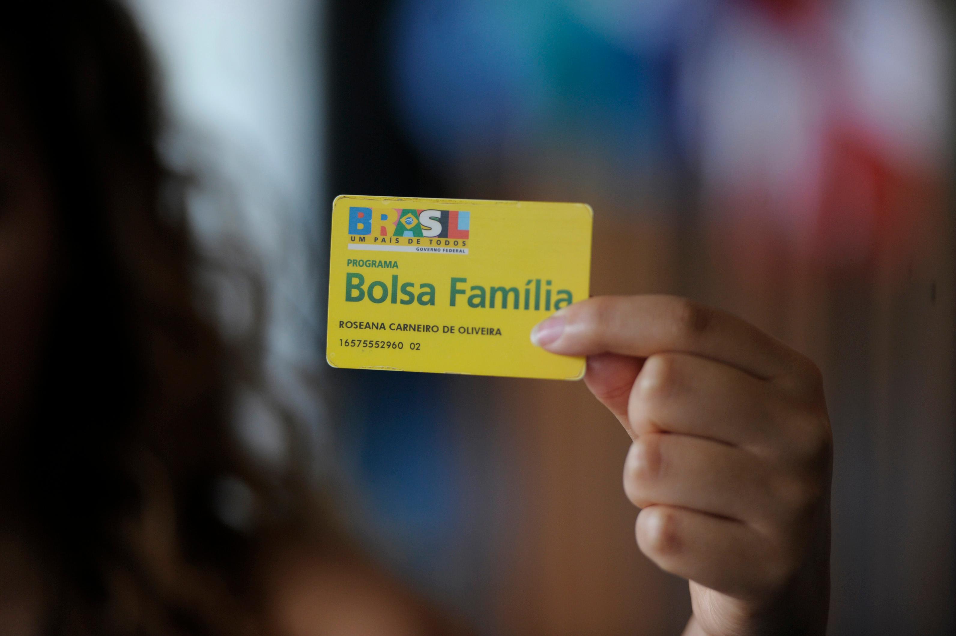 Bolsa Fam&iacute;lia tem regras publicadas pelo governo