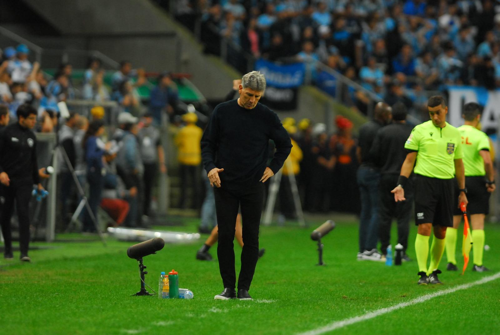 Treinado por Renato Portaluppi, o Tricolor trope&ccedil;ou em jogos contra os times do G 5