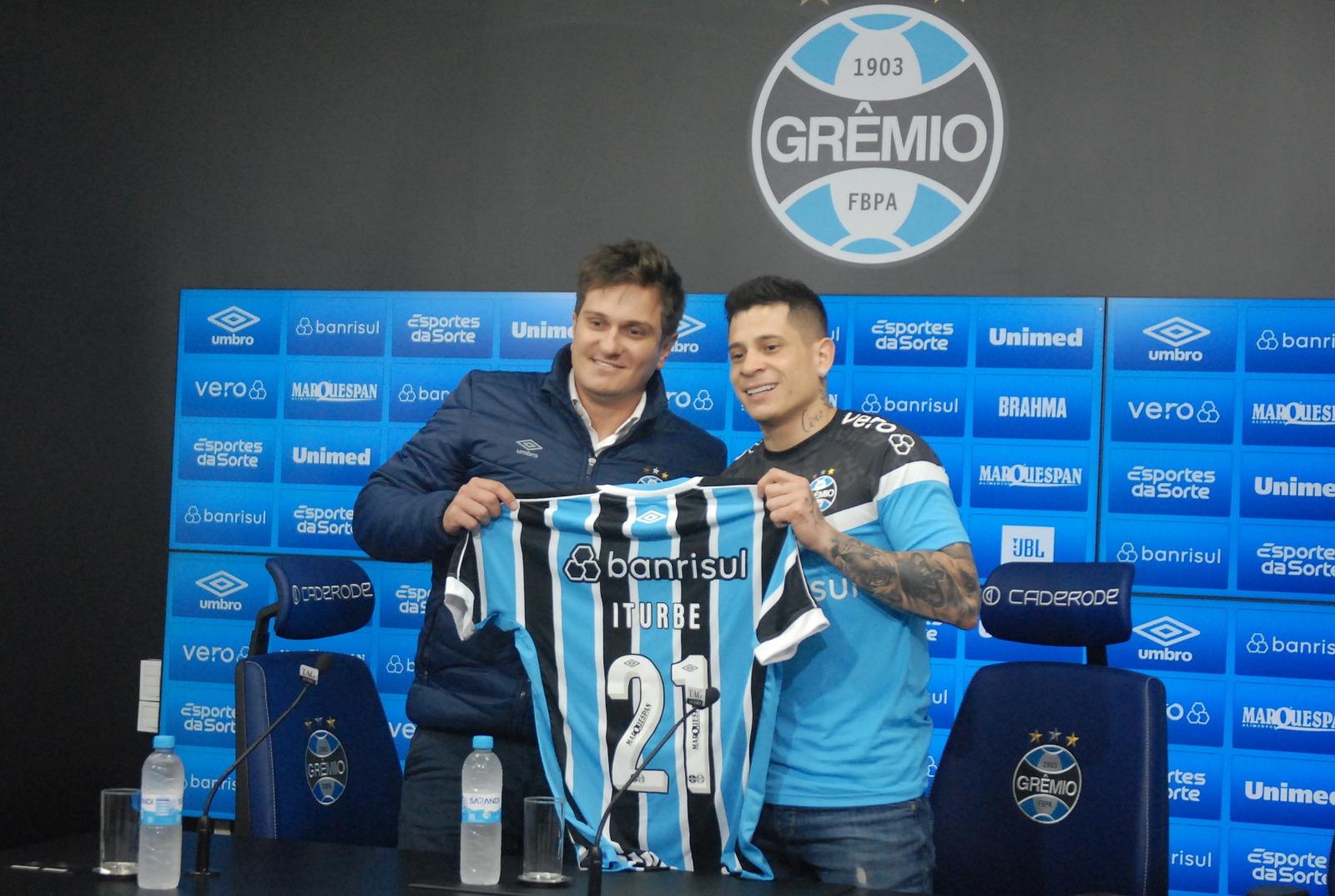 Juan Manuel Iturbe foi apresentado nesta segunda-feira
