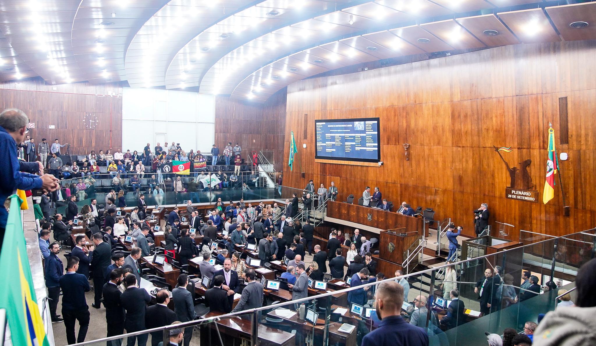 PEC do Hino, LDO e aux&iacute;lio por calamidades: confira a pauta da Assembleia do RS