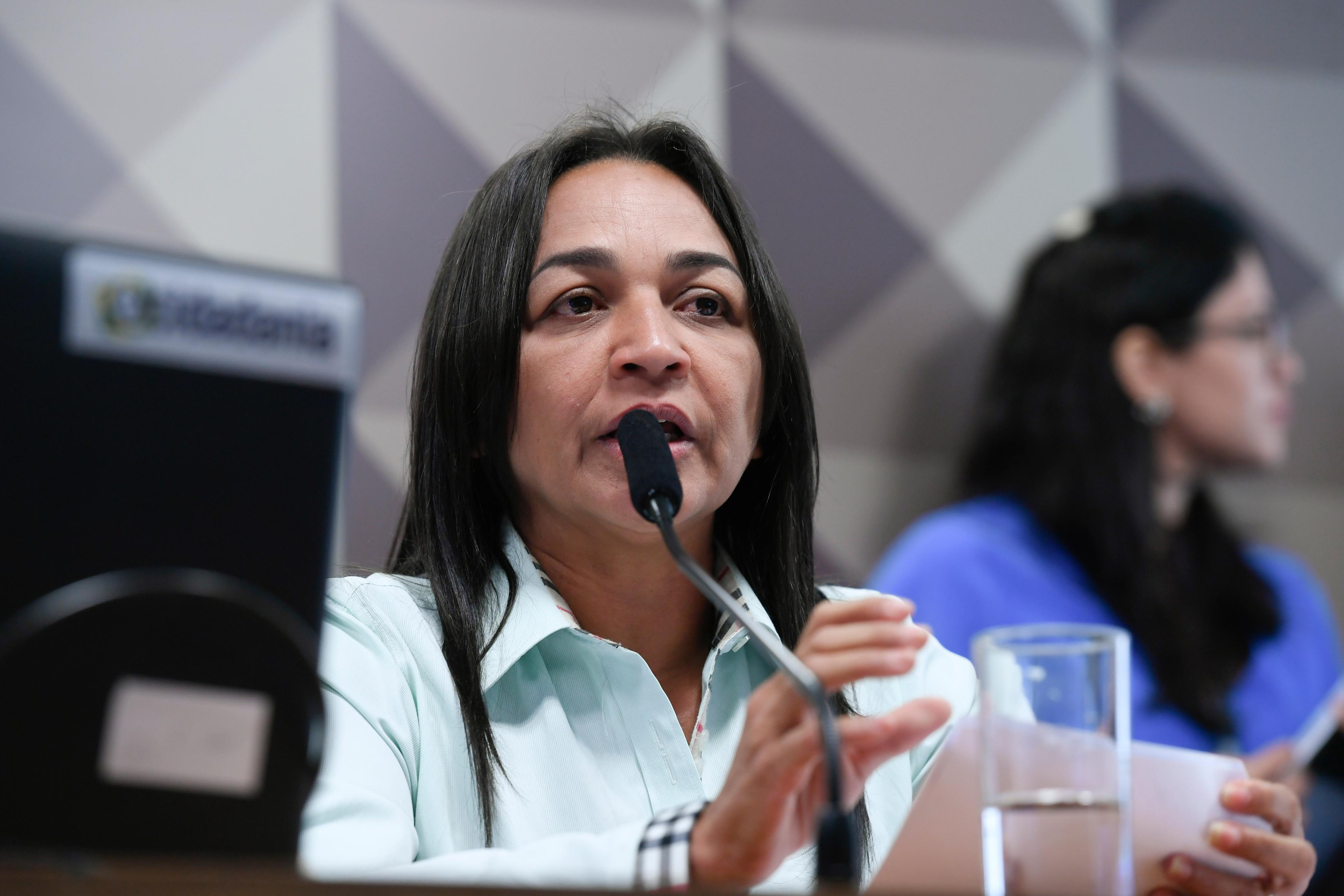 Relatora n&atilde;o descarta possibilidade de inclui a esposa de Mauro Cid entre os investigados