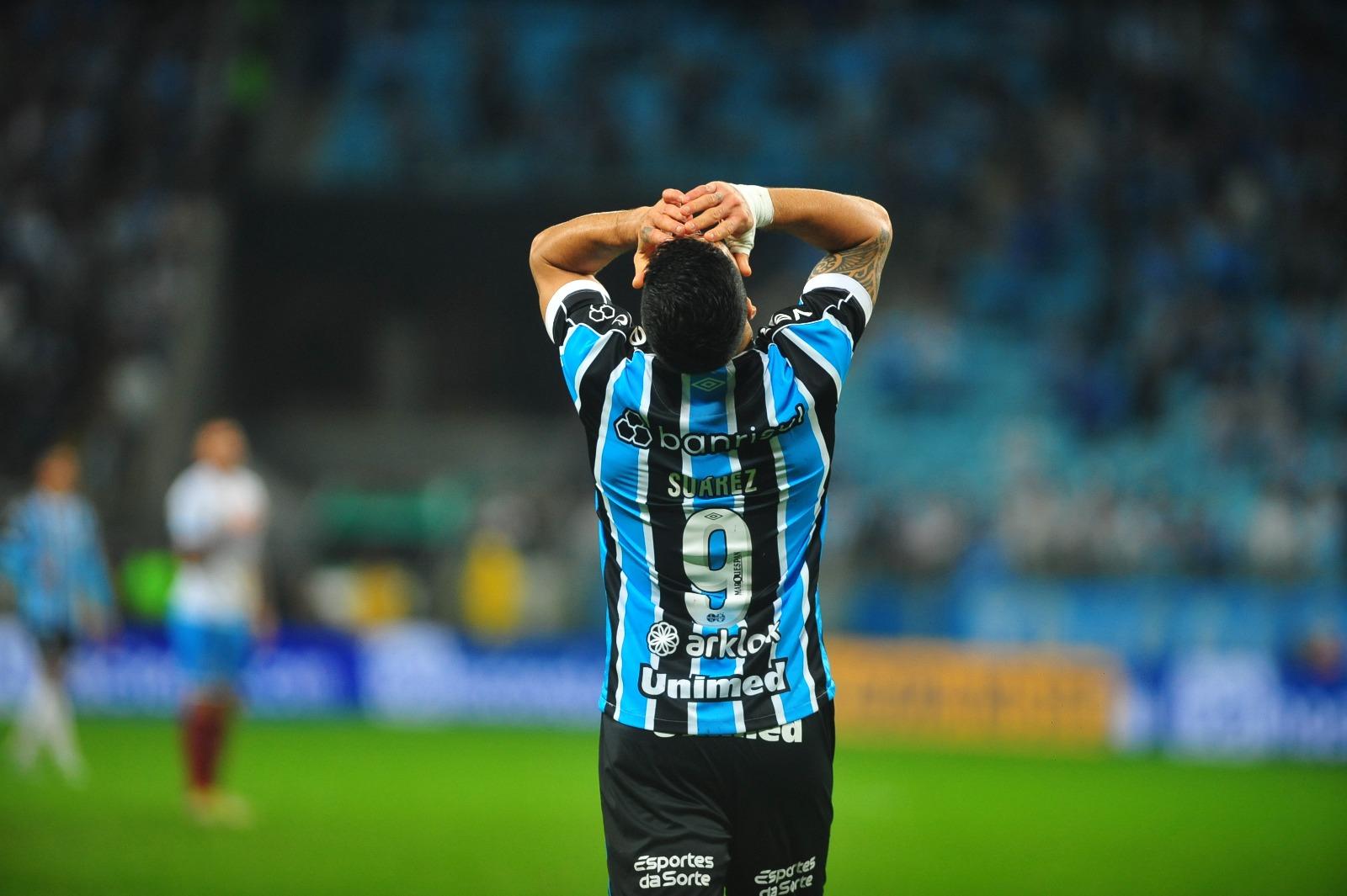 Renato confirma que Su&aacute;rez n&atilde;o viajar&aacute; para Espanha e revela liga&ccedil;&atilde;o de Luan